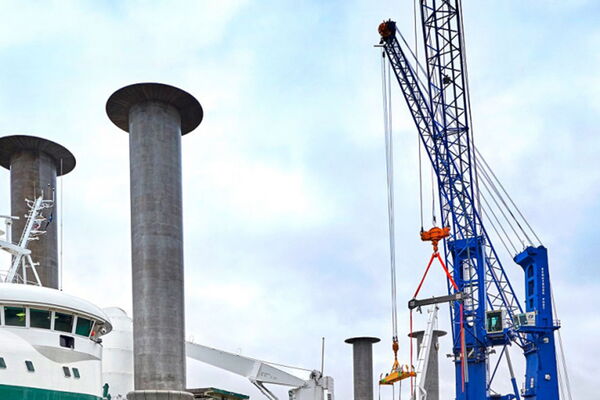 E-Ship 1 im Schwerlasthafen Rendsburg Port