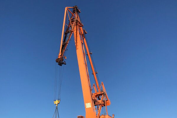 Umschlag der Maschinenhaus-Plattform