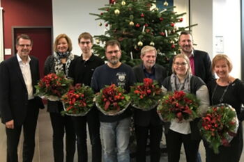 Geschäftsführer Frank Schnabel und Hans Helmut Schramm mit den Jubilaren.