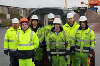 Gewerbliche Mitarbeiter im Brunsbütteler Elbehafen