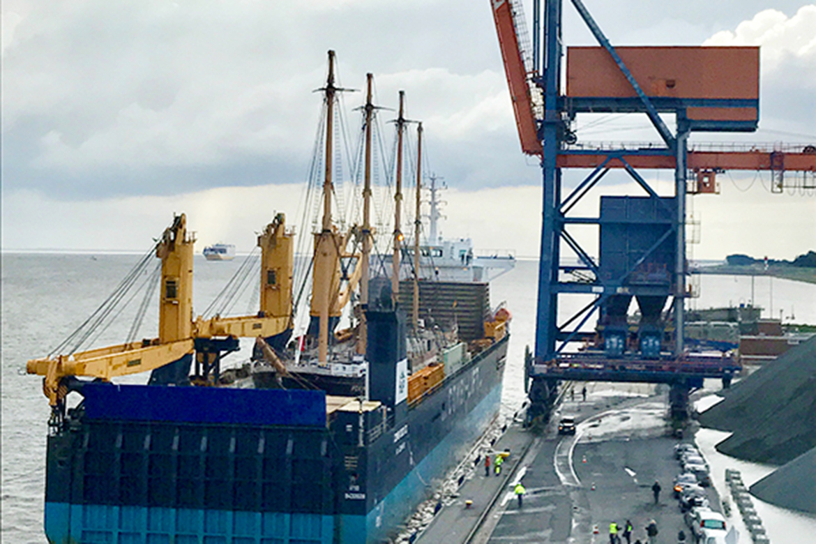 Die PEKING im Elbehafen Brunsbüttel